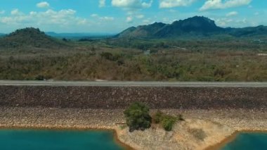 Anteni: Dağ, yol ve göl kuşlar göz ile görmek.