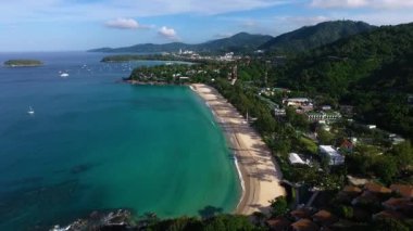 Anteni: Güzel Kata Noi beach. Phuket. Tayland.