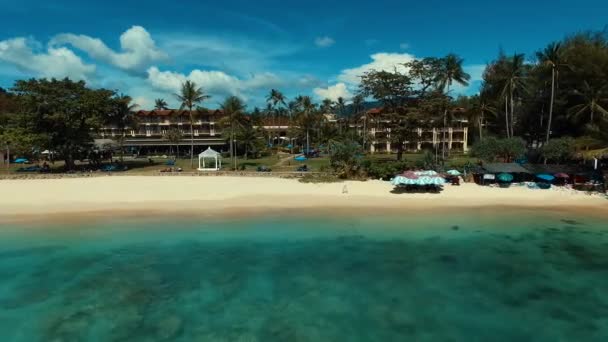 Aérea: Hermosa playa de Phuket . — Vídeos de Stock