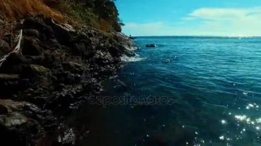 Hava: uçuruma yakın ileri jet ski için uçan.