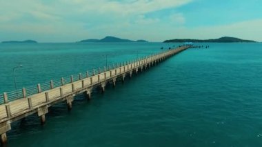 Hava: Rawai iskeleye uçan.
