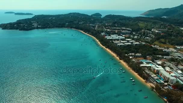 Anténa: Letět do Rawai beach. — Stock video