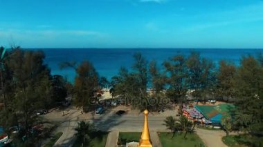 Anteni: Tapınak yanında denize yakın Surin beach.