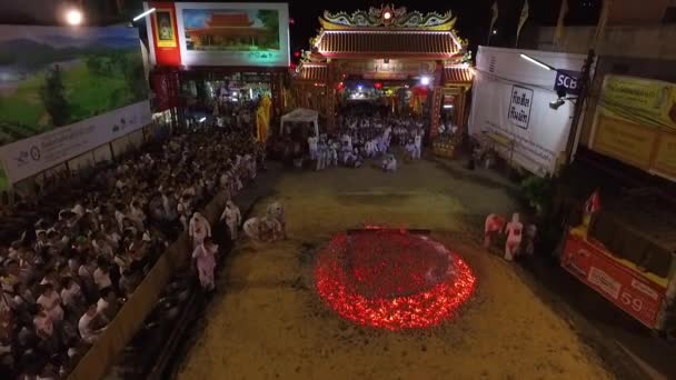 Phuket, Thailand 7 oktober 2016:Aerial:Vegetarian festival. Voorbereiding van kolen. — Stockvideo