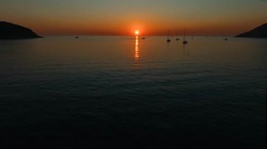 Anteni: Gün batımı Phuket, tekneler.