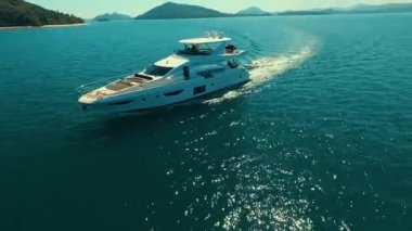 Phuket, Tayland 6 Ocak 2016: Anteni: Andaman Denizi yelken lüks tekne.