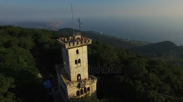 Воздух: Смотровая башня на горе Ахун . — стоковое видео