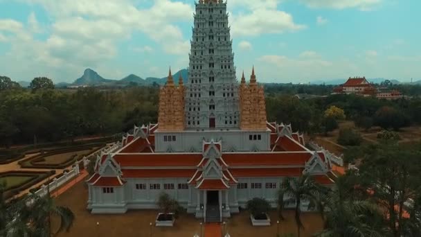 Aérea: Despegue cerca del templo de Wat Yan . — Vídeos de Stock