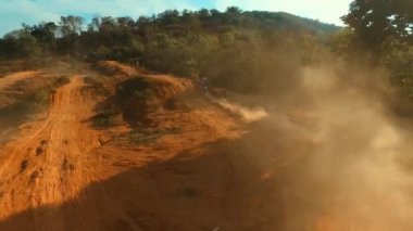 Anteni: Motocross atlama.