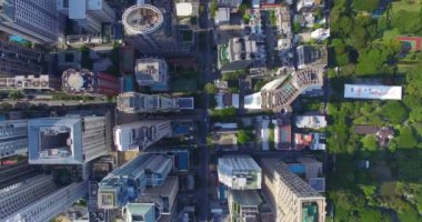 Anteni: Gökdelenler ve trafik Bangkok yukarıdan görünüm.