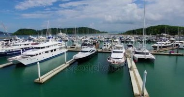 Phuket, Tayland 29 Nisan 2017: Anteni: Park gemi ve liman yahts.