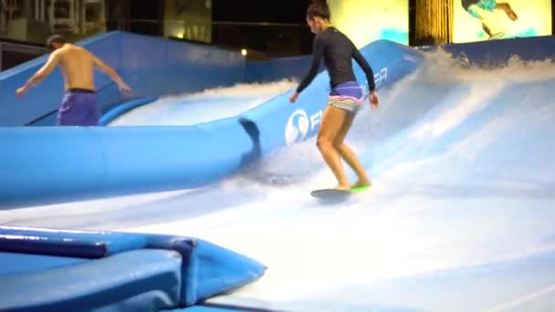 PHUKET, THAILAND May 12, 2017: The flow rider girl surfing at surf machine. — Stock Video