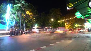 Phuket, Tayland 14 Aralık 2016: Hyperlapse trafik ve insanlar ile sokak gecesi.