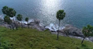 Anteni: Denize yakın Acro Yoga güzel palm coast bir çiftle uygulamak.