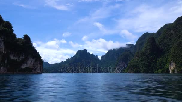 Beautiful mountains and sky with clouds on Cheow Lan lake. — Stock Video