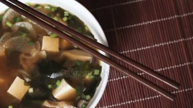 Miso çorbası kase atış kaydırma