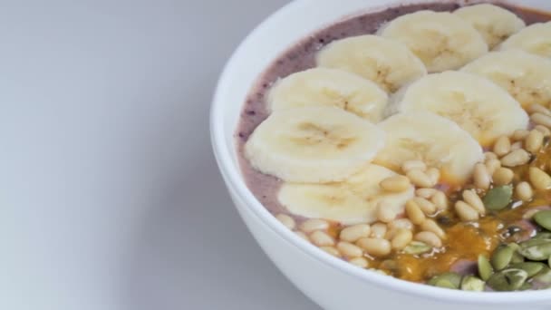 Smoothie bowl against white background — Stock Video
