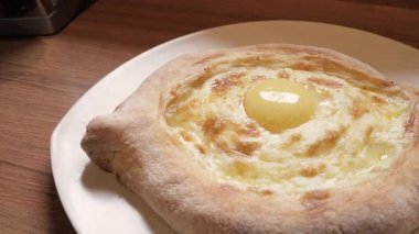 Gürcü geleneksel çanak khachapuri