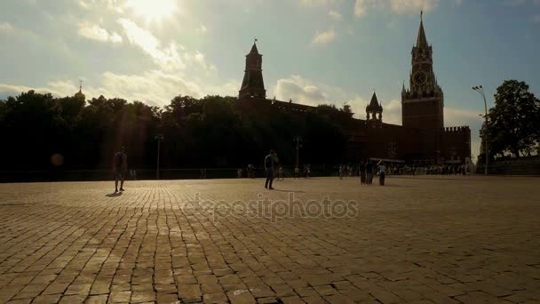 People moving towards Kremlin — Stock Video