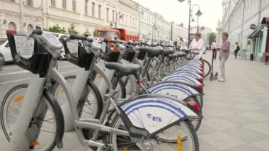 Kiralık Bisiklet alarak kadın