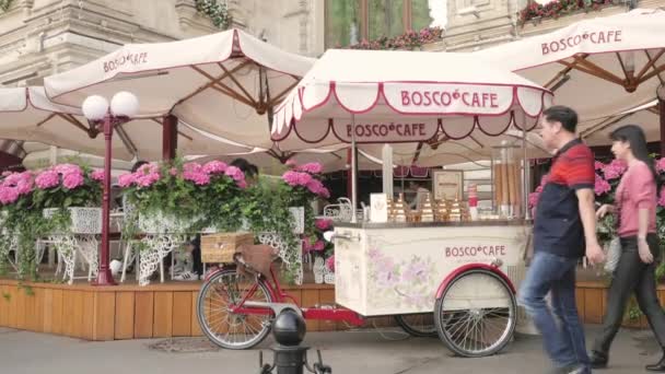 Грузовик с мороженым Boscow cafe — стоковое видео