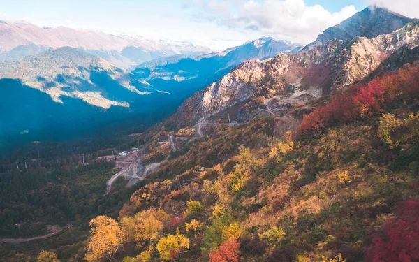 Bosques de otoño en las montañas — Foto de Stock