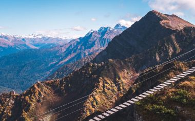 Halat köprü ve dağ görüntüleme
