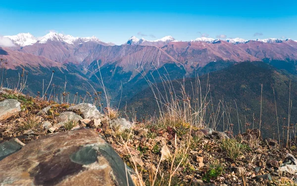 View on mountain ridges covered with snow — Stock Photo, Image