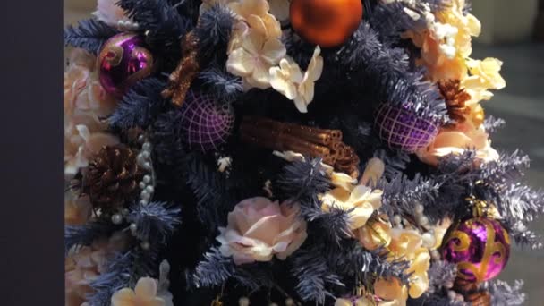 Beautiful Christmas Tree Pink Golden Purple Colors Lavishly Decorated Flowers — Stock Video