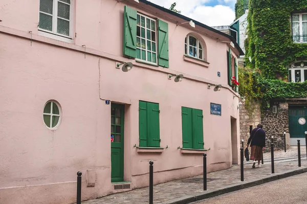 Casa rosa en Montmartre — Foto de Stock