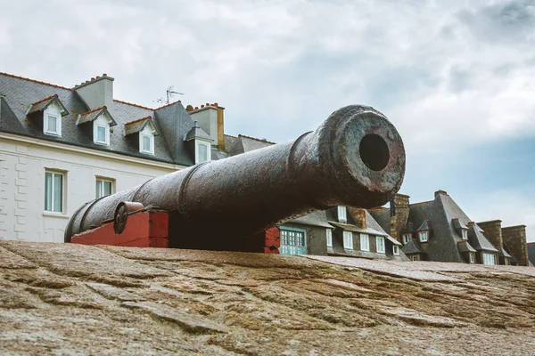 Cannone antico sulla parete di Saint-Malo — Foto Stock