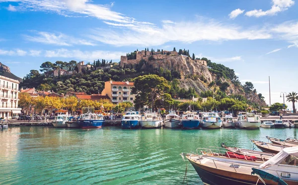 Bir Cassis eski Harbour tekneler