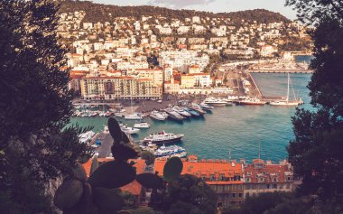 Bağlantı noktası Lympia ve Mont-Bor Castle Hill görüntülendi?
