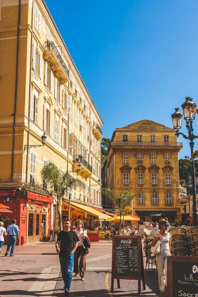 Belle architecture dans le vieux Nice — Photo