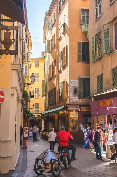 Rue typique du vieux Nice — Photo