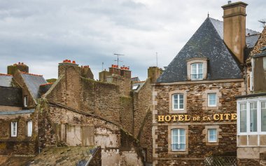Saint-Malo tarihi taş evler