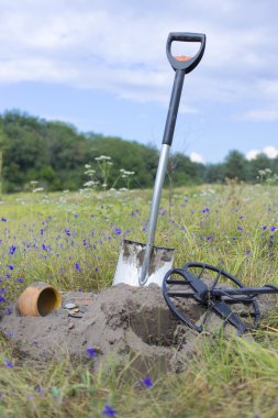 Hazine antik sikke topraktan kazdık.