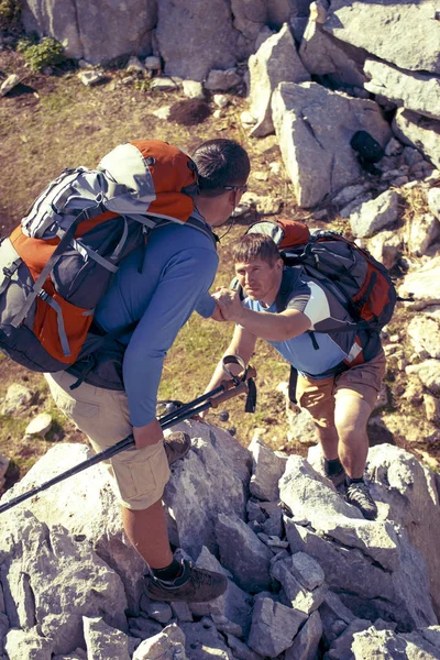 Pomoc, podpora a pomoc v nebezpečné situaci. — Stock fotografie