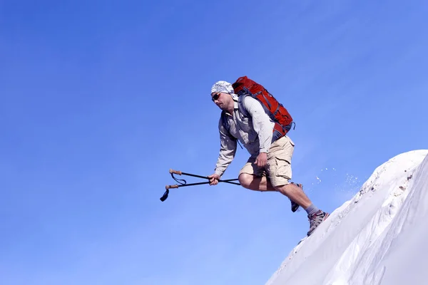 A viagem no deserto nas dunas brancas . — Fotografia de Stock