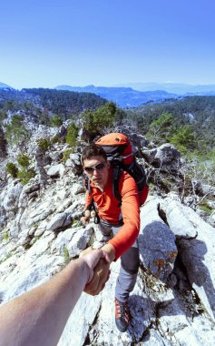 Yardım, destek ve yardım tehlikeli bir durumda.