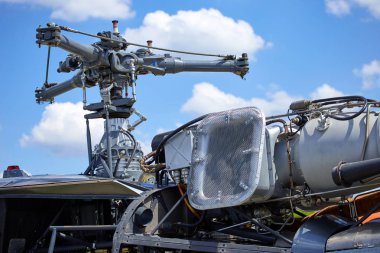 Bir trim ile jet helikopter motoru.