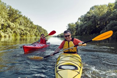 Yaz aylarında nehir Kano gezisinde.