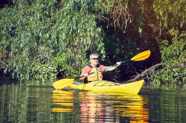 Yaz aylarında nehir Kano gezisinde.