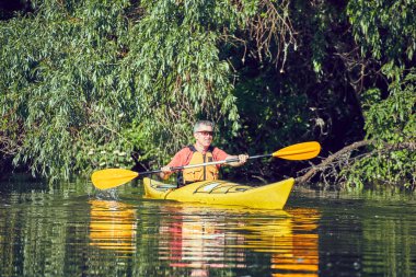 Yaz aylarında nehir Kano gezisinde.