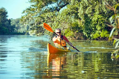 Yaz aylarında nehir Kano gezisinde.