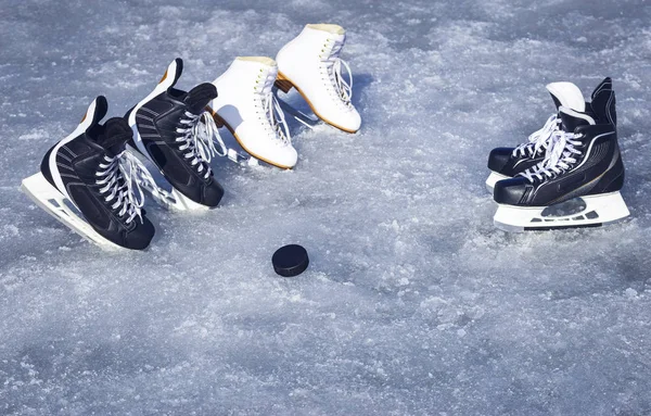 Skates for winter sports in the open air on the ice. — Stock Photo, Image