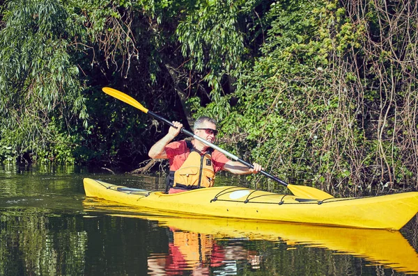 Yaz aylarında nehir Kano gezisinde.