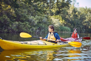 Yaz aylarında nehir Kano gezisinde.