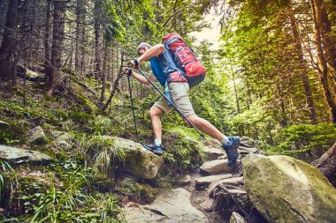 Yardım, destek ve tehlikeli bir durumda m yürüyüş için yardım