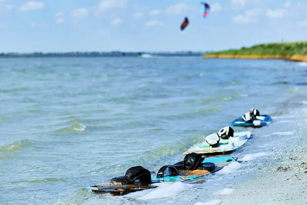 Kitesurfing yaz aylarında buz pateni yaz.